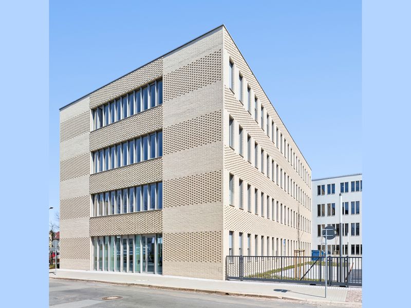 Mp2021_KnocheArchitekten_ErweiterungsneubauZwickau_03.jpg