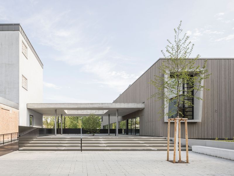 2_Ersatzneubau Sporthalle Fasanenhofschule Stuttgart_Haupteingang_Ansicht Nord_4 zu 3.jpg