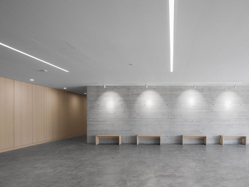 3_Erich-Kästner-Schule_Darmstadt_Kranichstein_Foyer_4 zu 3.jpg