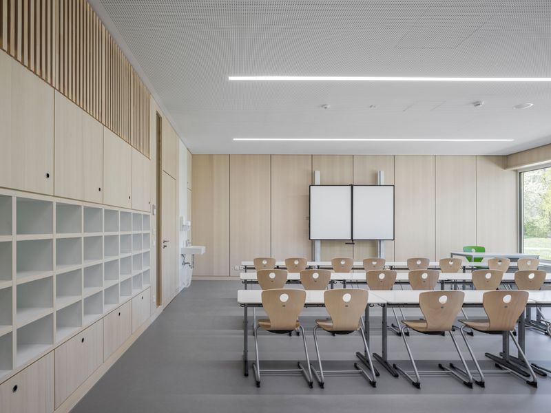 5_Erich-Kästner-Schule_Darmstadt_Kranichstein_Klassenzimmer frontal_4 zu 3.jpg