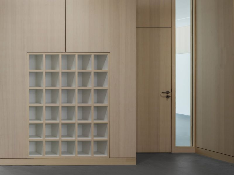6_Erich-Kästner-Schule_Darmstadt_Kranichstein_Schuhgarderobe_4 zu 3.jpg
